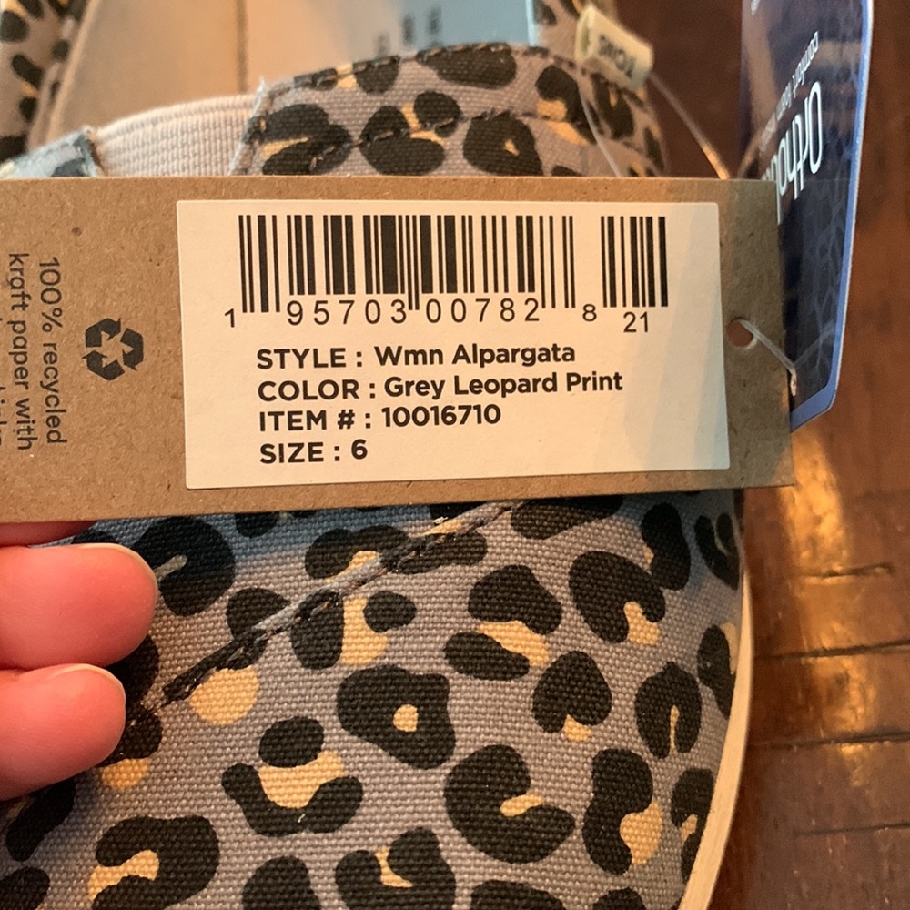 NIB TOMS Alpargata Grey Leopard Print, size 6, new with tags and box - Picture 6 of 6